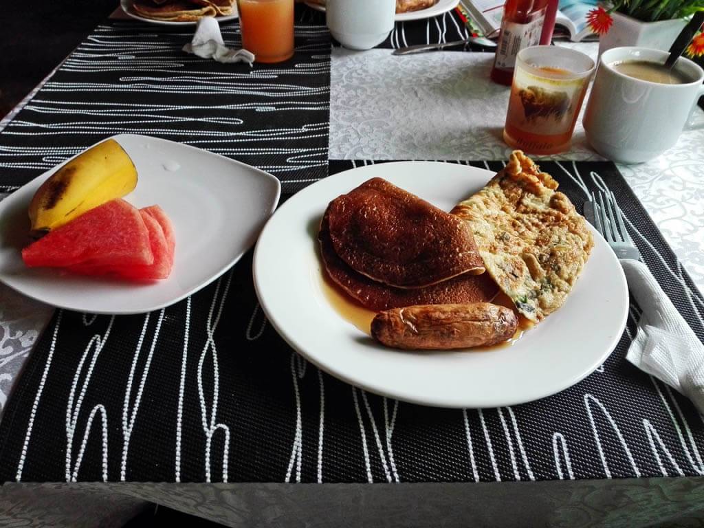 Das Frühstück im Mirembe Resort Beach auf den Ssese Islands in Uganda